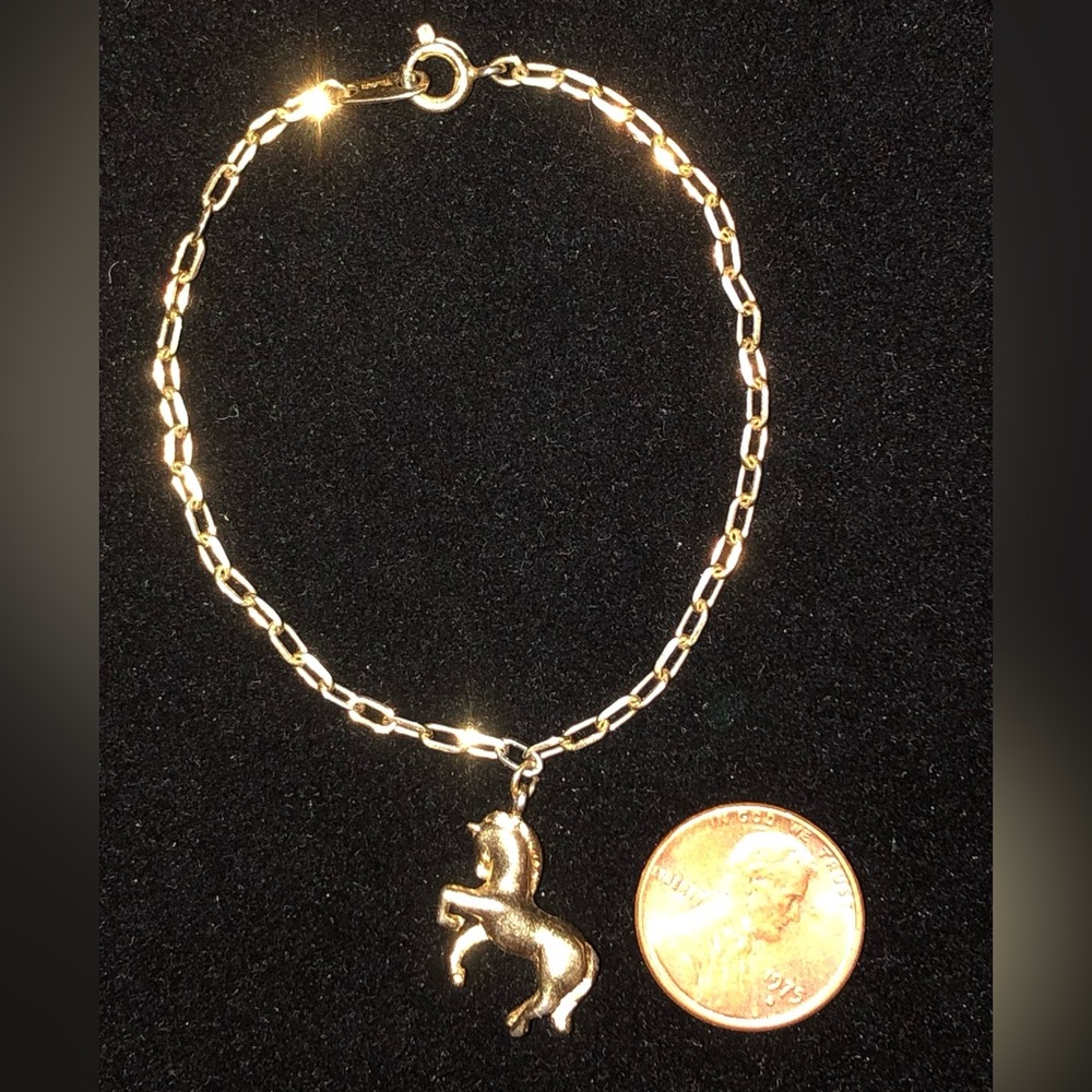 Vintage Crown Trifari bracelet horse pony charm Gold tone approx 7”.